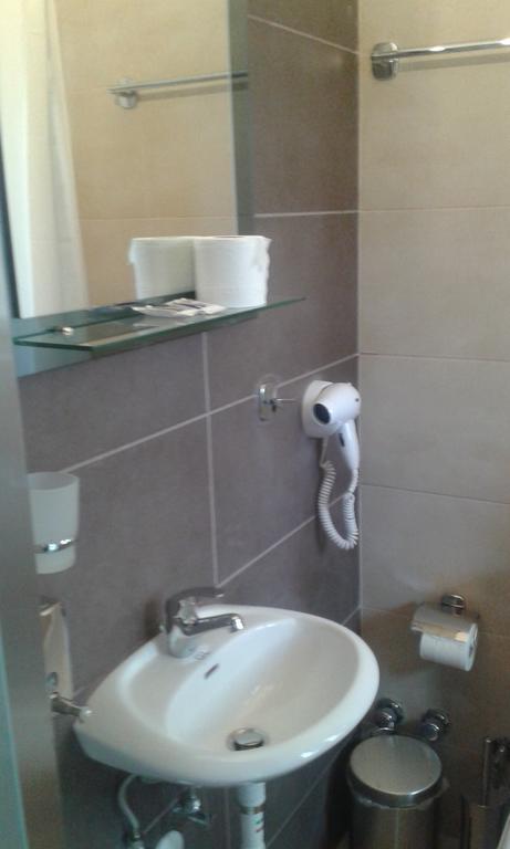Hotel Ballas Агрия Экстерьер фото